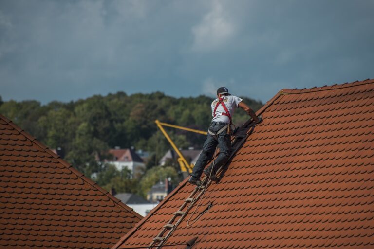 roofers manhattan doing his job in roof